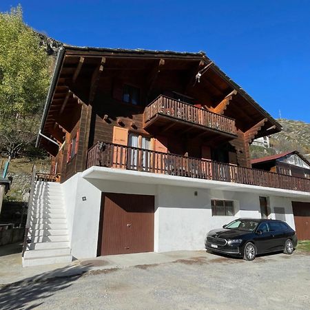 Appartamento Haus Zur Erholung Stalden Esterno foto